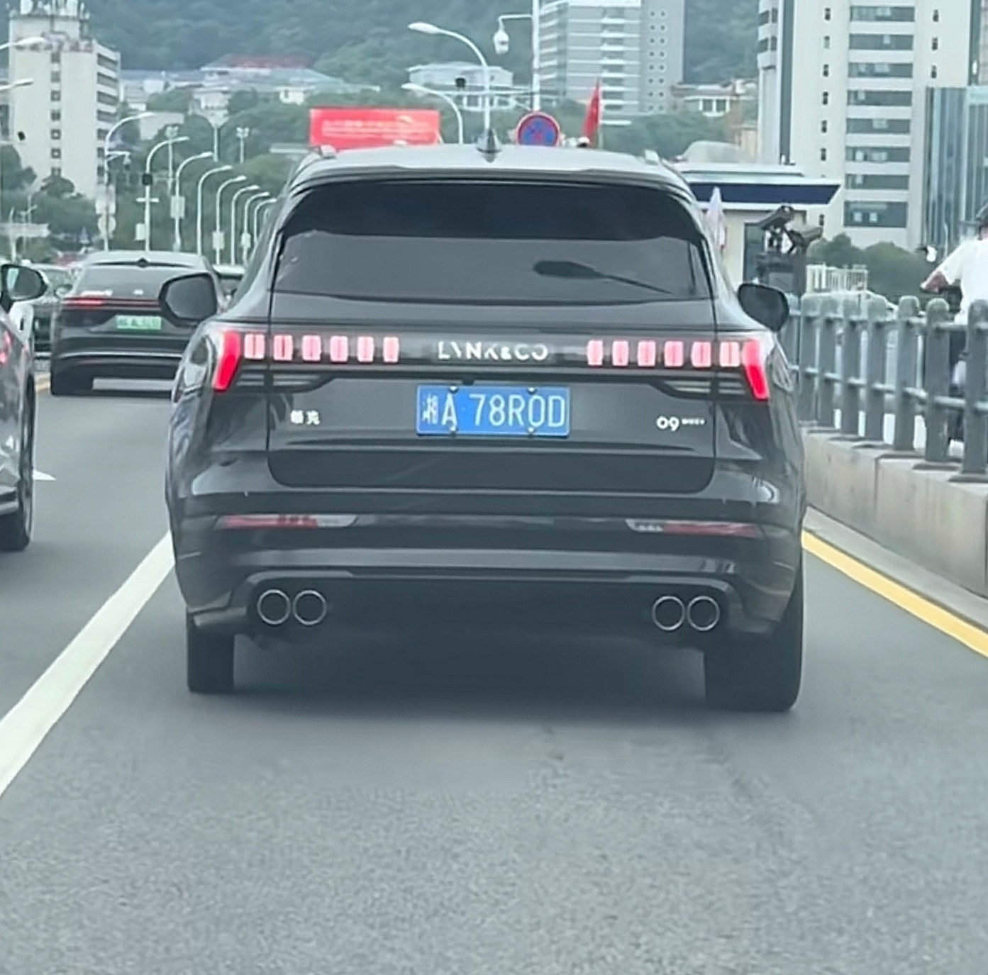 备胎从后面看真的太有喜感了