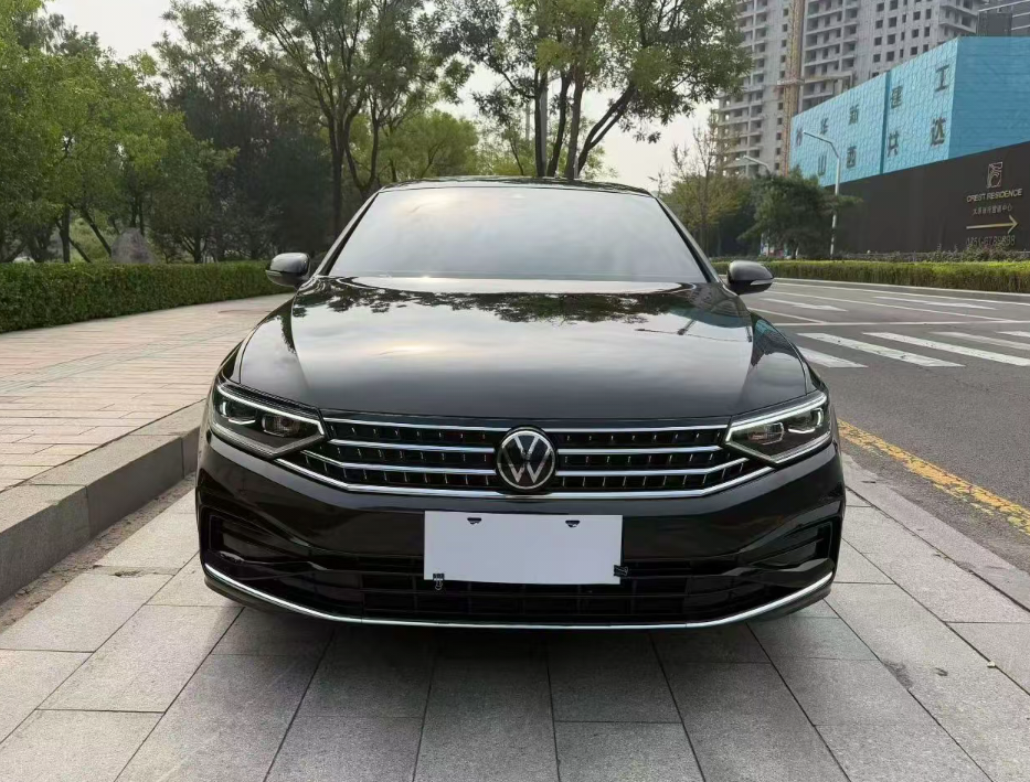 稳重家用兼顾商务，姑父入手二手大众迈腾 姑父平时既要日常家用出行，偶尔也需要开车接待客户，想要一台气