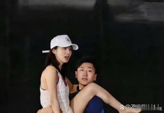 李菲儿的身材太绝了！瘦而不柴，线条紧致又匀称，好看得恰到好处～