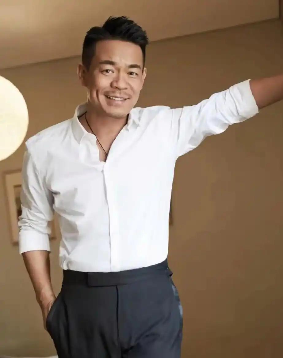 岳云鹏被吐槽没唱好？结果全网却为这首歌哭湿手机！老铁们快看热搜，德云社少班主的