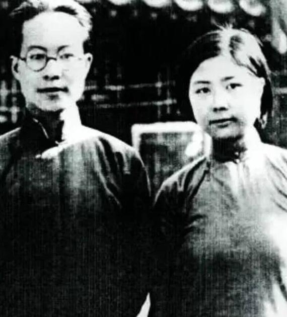 1937年，沈从文给妹妹沈岳萌介绍了同乡青年刘祖春，两人一见面就看对眼了，可没多