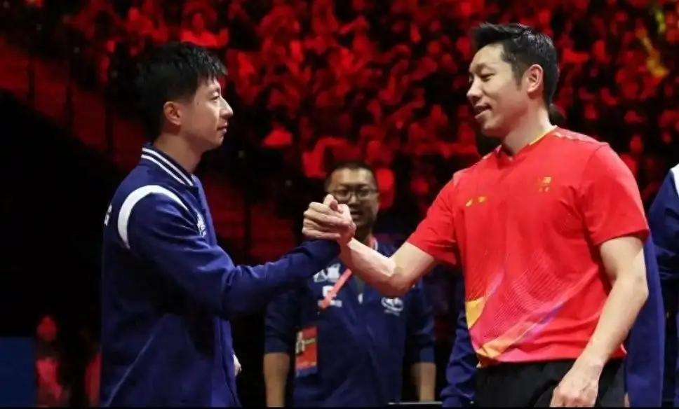 许昕太敢说了，他说：即便是巅峰时期的樊振东，也只能够到80%的马龙，马