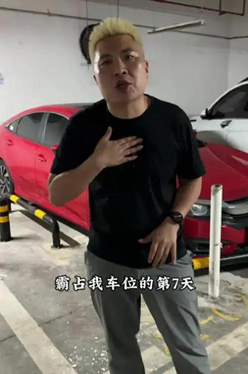 这世间怎么有这么嚣张的人呢？明明是自己霸占车位在先，留假号码就算了，物业找到女子