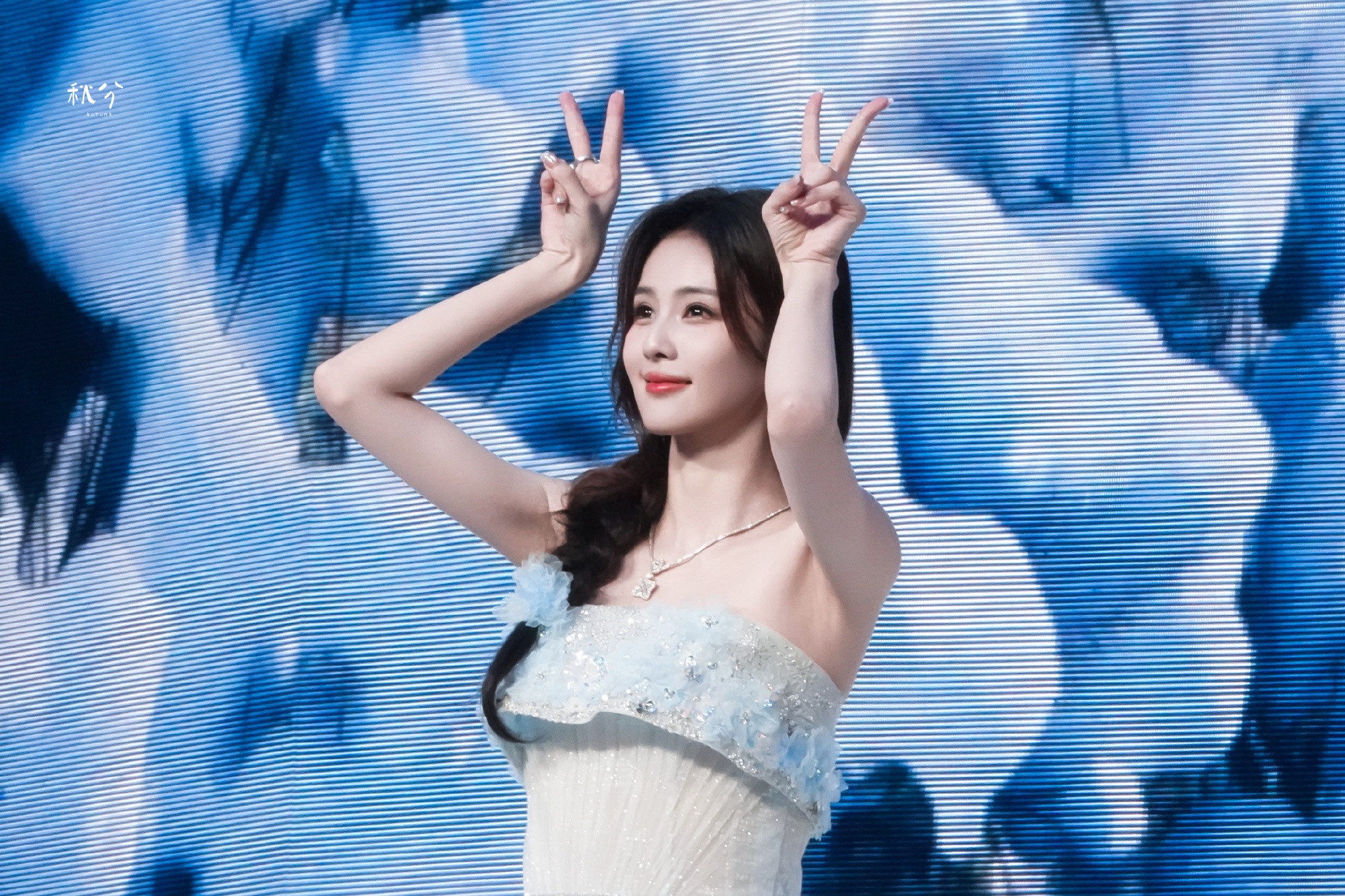 白鹿看看美萌鹿儿洗洗眼睛