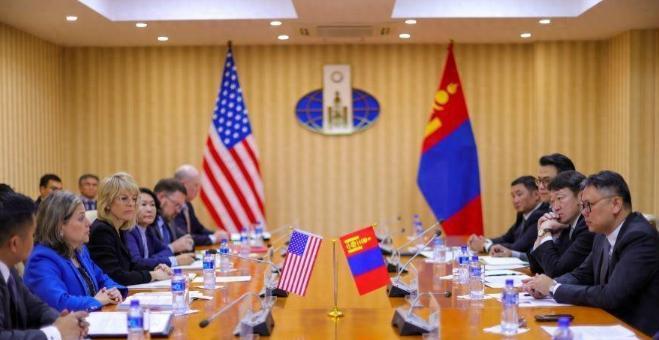 ☔美国说急需稀土，蒙古立马一口气挖了十万吨，可这边刚把稀土备好，美国却突然