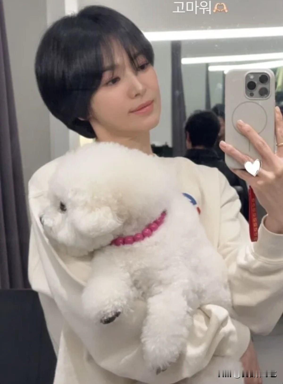 20日，演绎宋慧乔在个人Instagram上传也自拍照，并写道“妆容由艺恩打造，