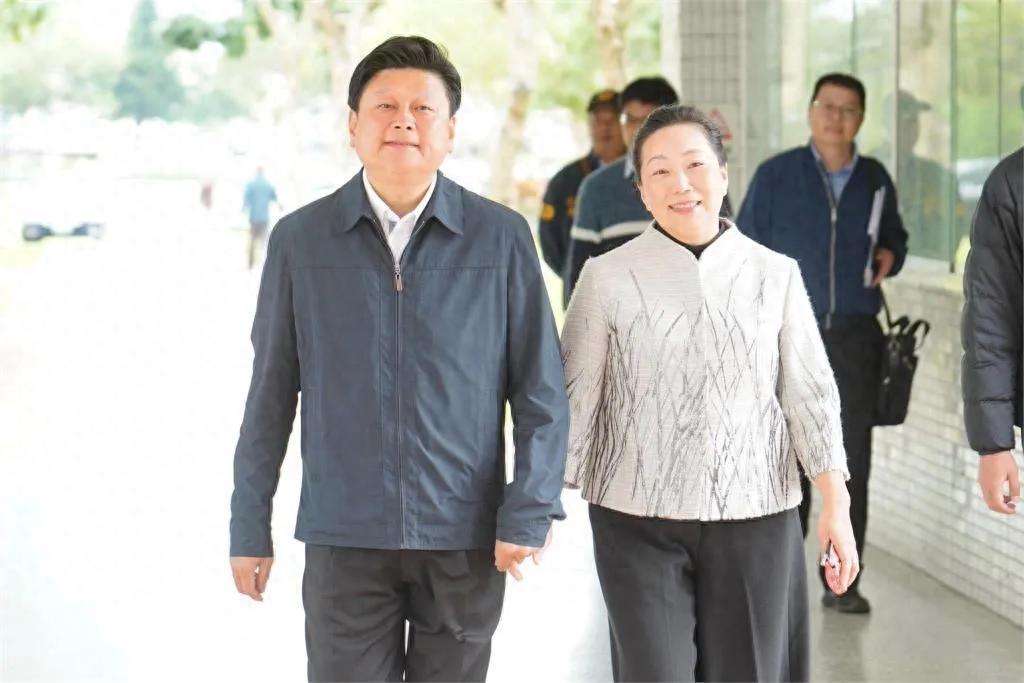 花莲县长徐榛蔚届满将于年底卸任，2026花莲之争，蓝营陷入分裂状况，国民党提名吉