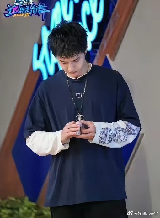 网传王一博acne巴黎时装周看秀行程已定，到时也可能会官宣全球最高Title