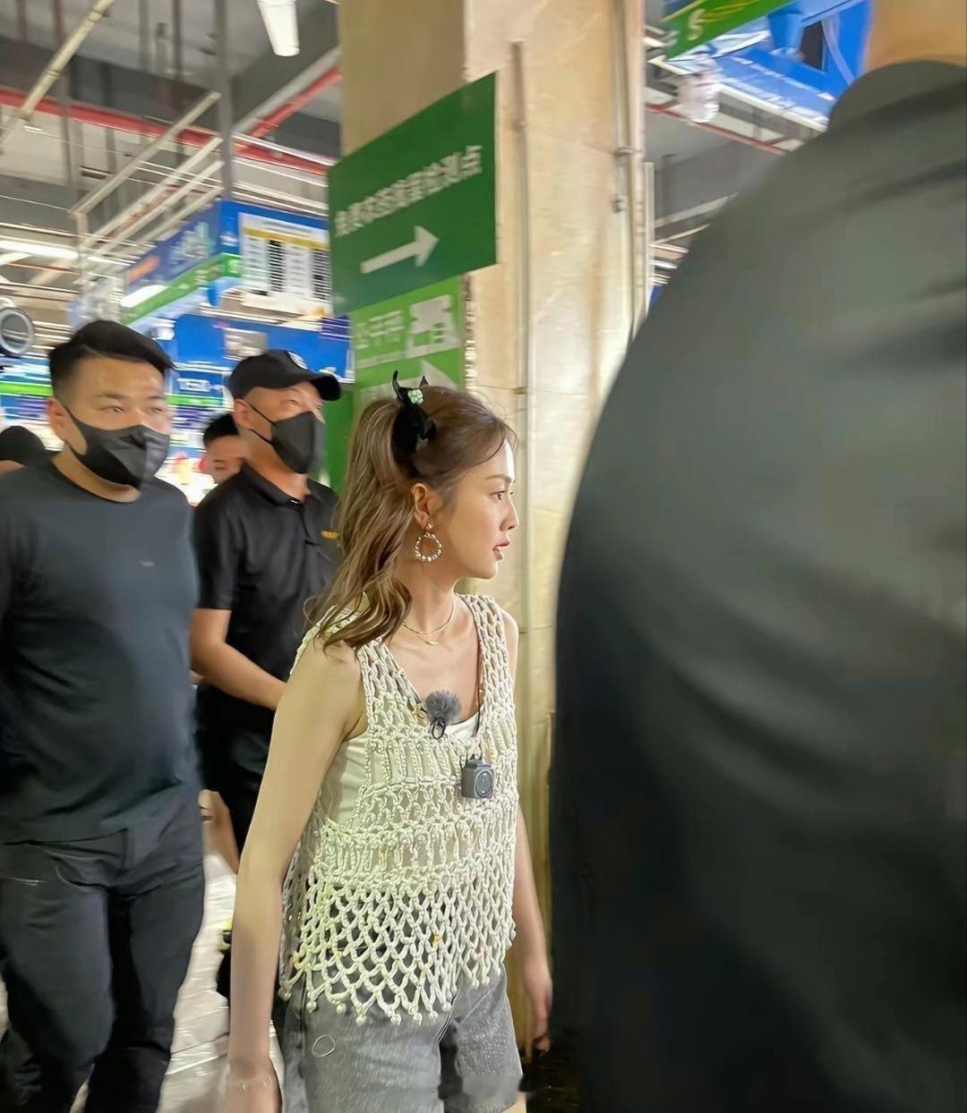 怎么那么多人说白鹿长相普通啊，生图这样还普通？