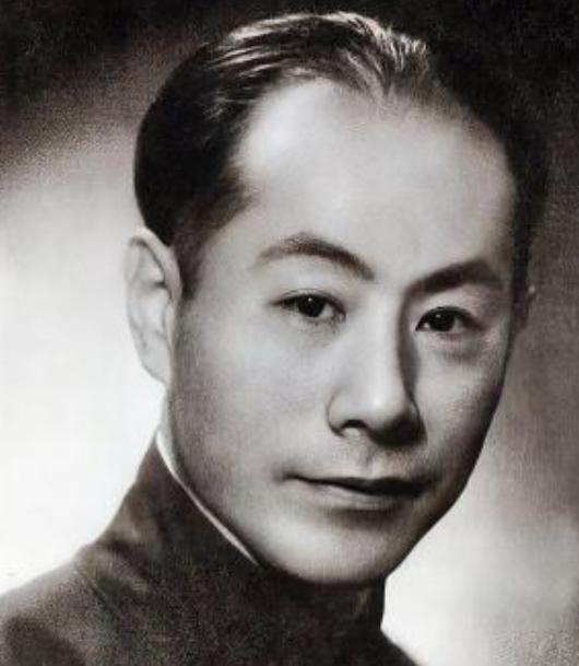 1948年，70岁穷困潦倒的袁克定流落街头，却遇到了曾经的老仆人，仆人每天上街帮