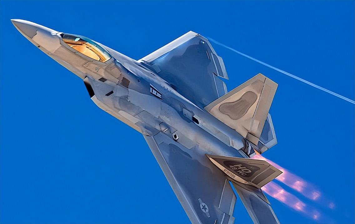 F22为什么没有舰载版本？这么说吧，是因为F22太贵了，美军根本用不起。很多