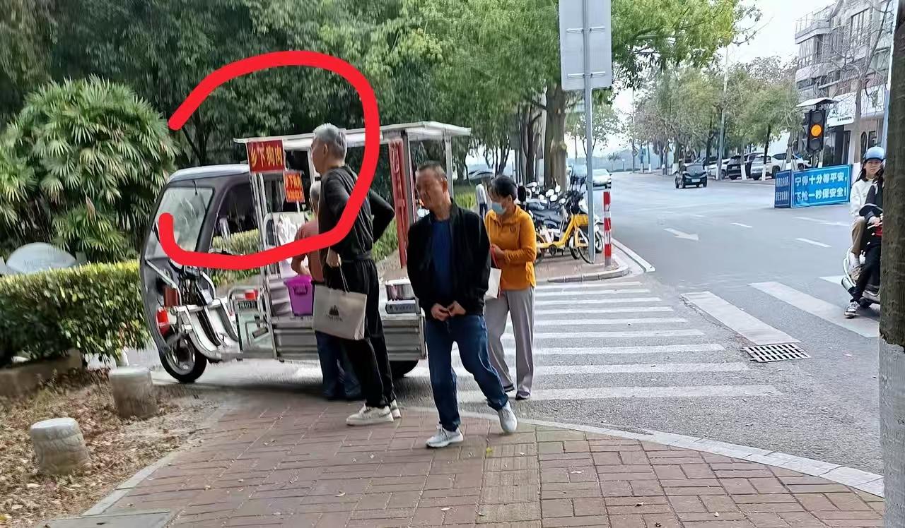 看到有人在我面前吃狗肉，我再也忍不了。大概50-60一斤吧，不过不是经常能买到，