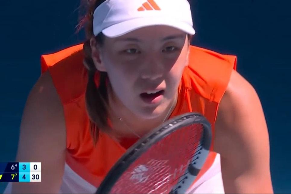 王欣瑜进步明显！面对世界排名第四的赛会4号种子王欣瑜与阿尼西莫娃缠斗到最后