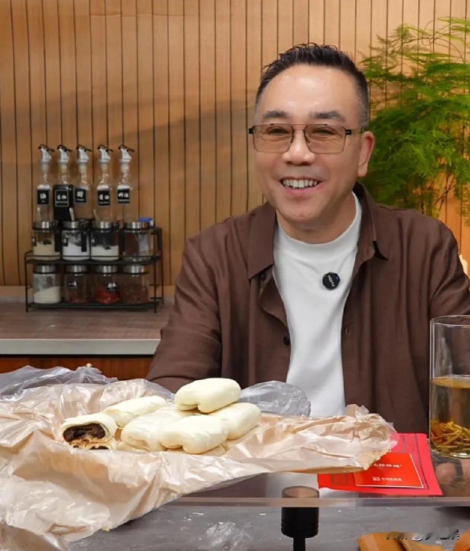 杨议，认识他也是杨光的快乐生活那部剧了,现在他老爷子也走了，现在他基本上都在直播
