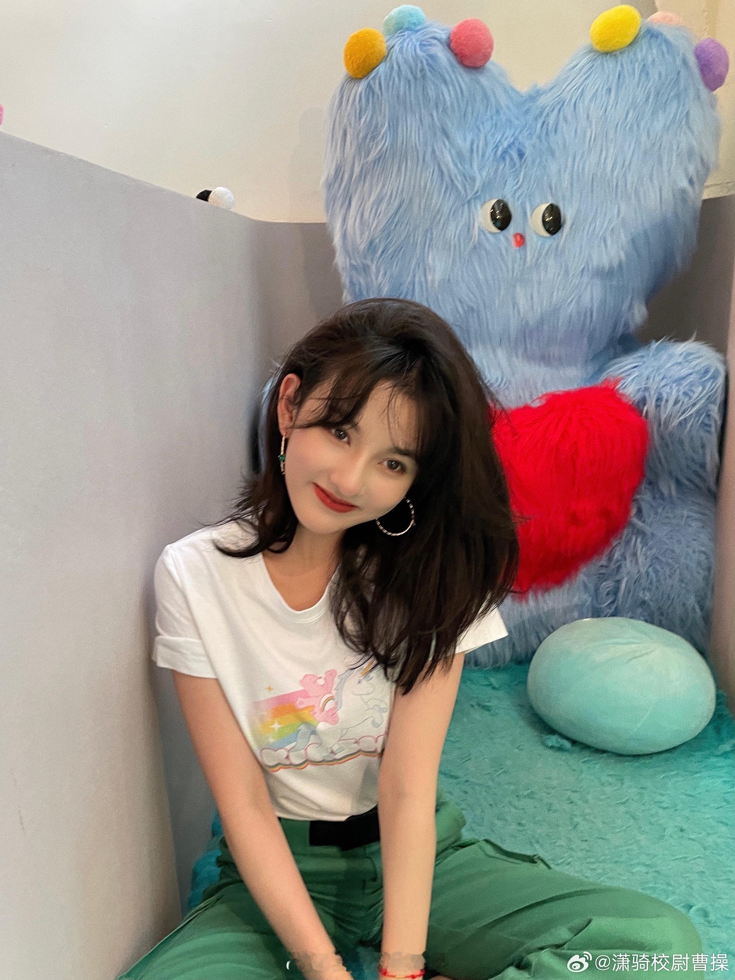 宋祖儿晒库存好权威的颜值​​​