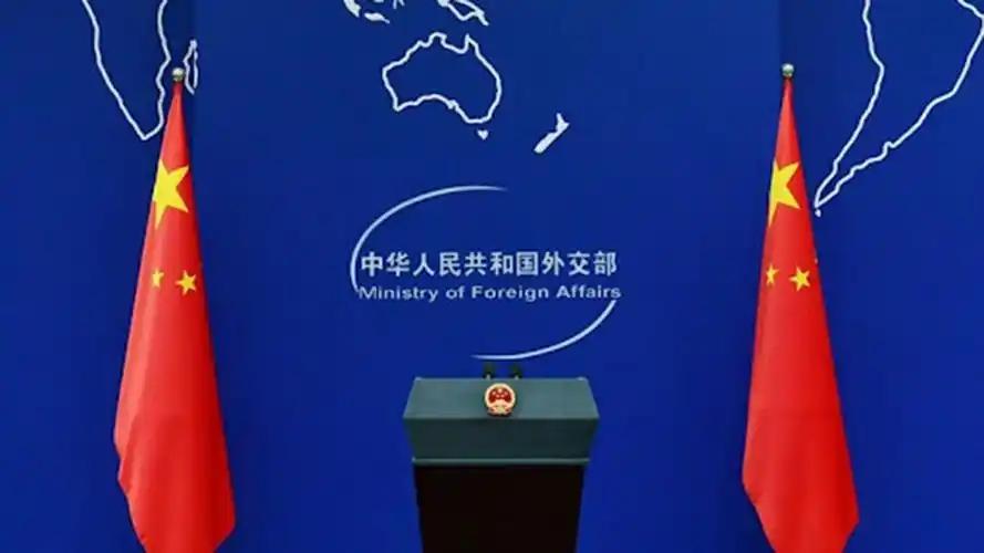 外交部把话挑明了！高市早苗8月15日致辞删掉“反省”“教训”，又回避侵略责任，中