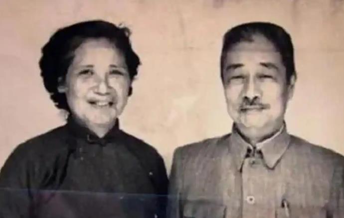 晚年周作人干的另一昏事，就是唆使弟媳羽太芳子状告亲弟弟周建人“重婚”，意在将他扳