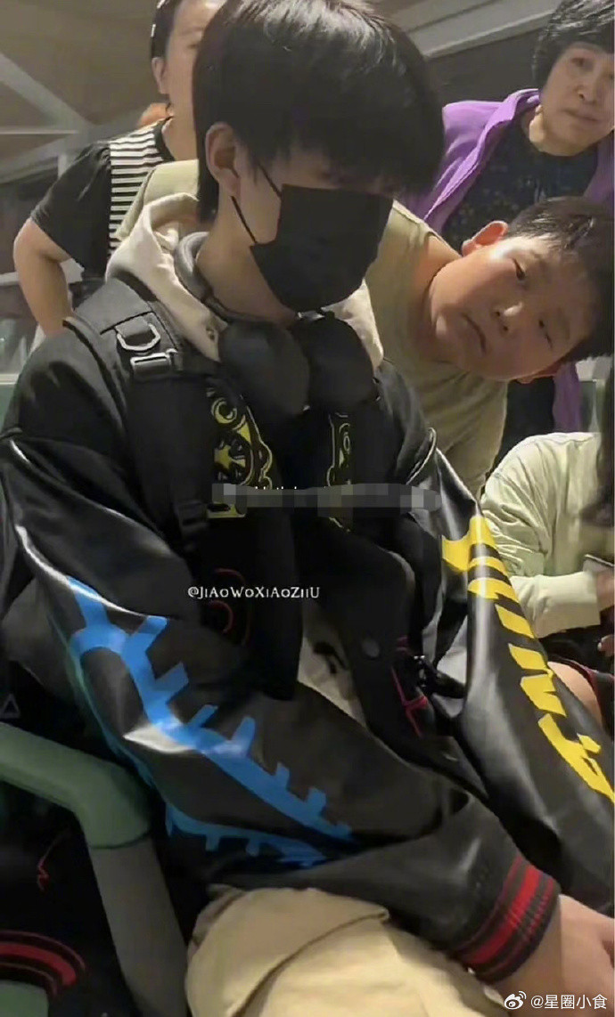 明星被拍时的第三视角，原来这么窒息啊！​​​