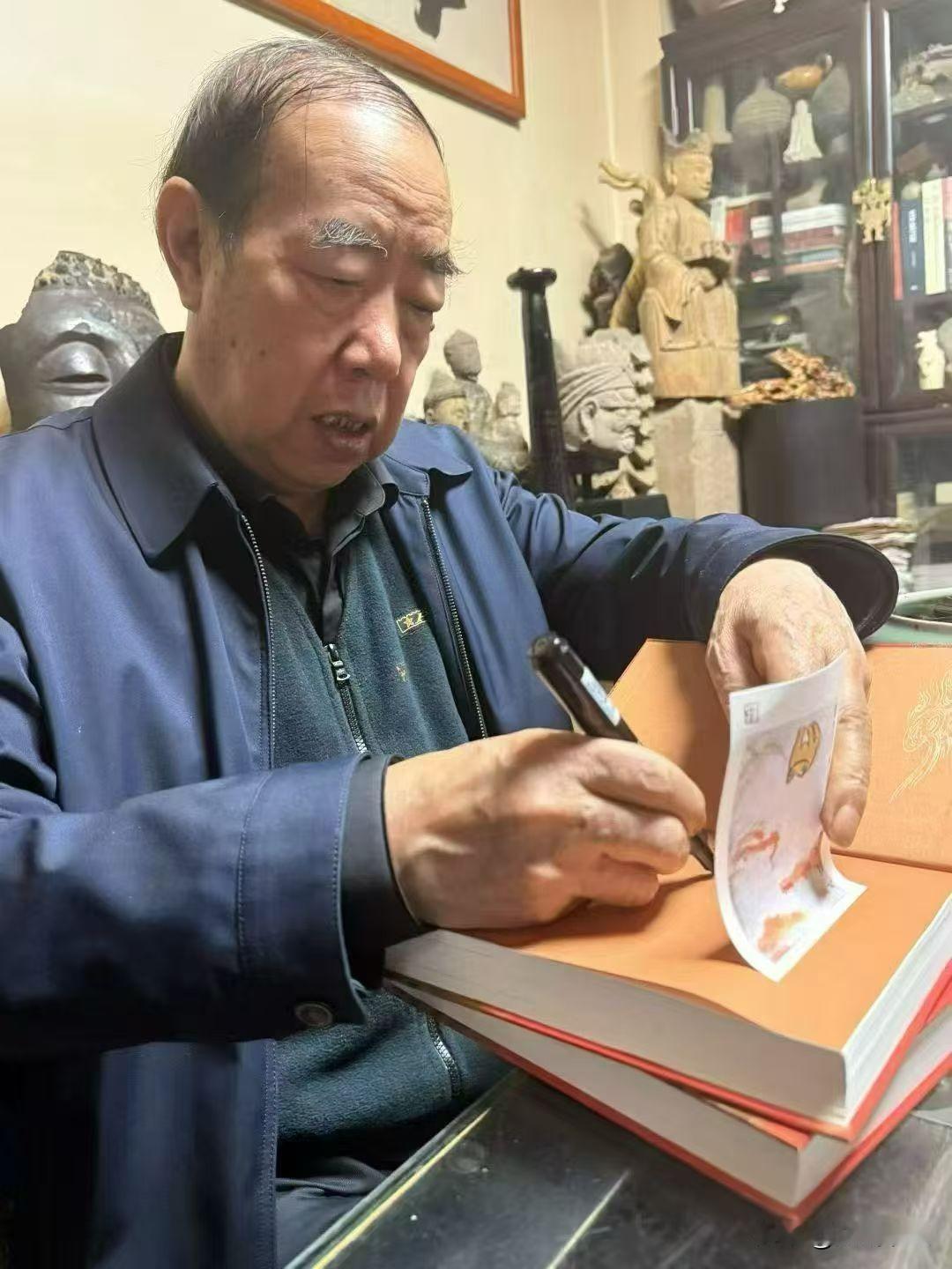 贾平凹的长篇小说《消息》近期问世，这是他的第23部长篇小说。《消息》承接了《秦岭