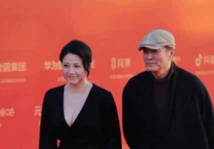 颜丙燕！性感！五十二岁！风韵犹存！颜丙燕越老越有女人味，越有魅力。丰满、圆润，好