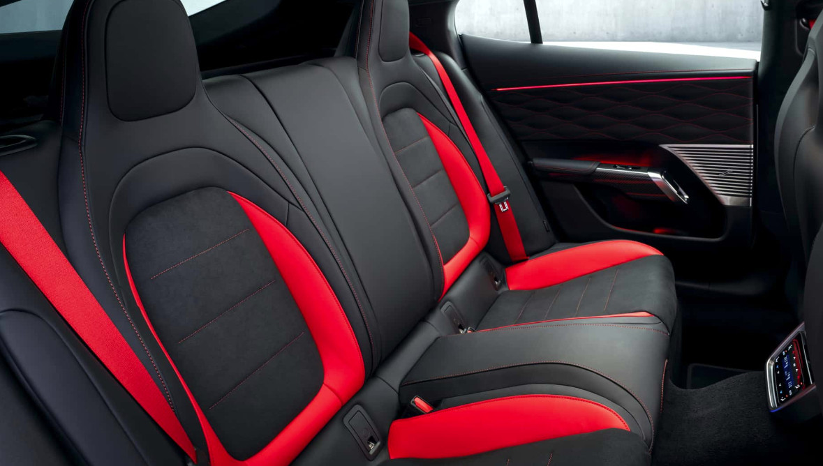 内饰曝光！AMG电动GT四门轿跑告别实体按键，换装三屏布局（10.2英寸仪表+双