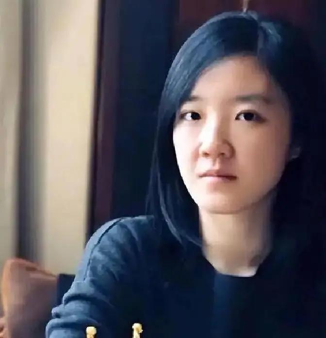 号外！号外！黄芊芊突然宣布了，她不会为美国企业工作，而且已经两次拒绝了海外高