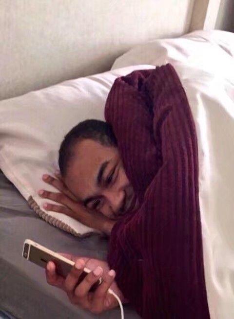 像不像刷美女视频的你[呲牙笑]