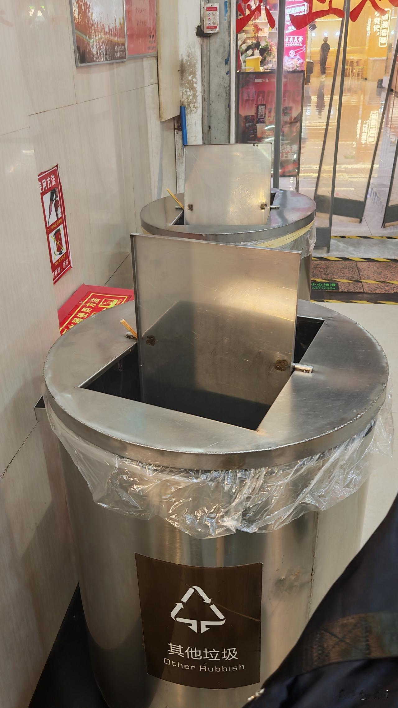 哈尔滨奋斗大串的灵魂是垃圾箱你信不信？经常吃、喜欢吃奋斗大串的人肯定都不陌生，