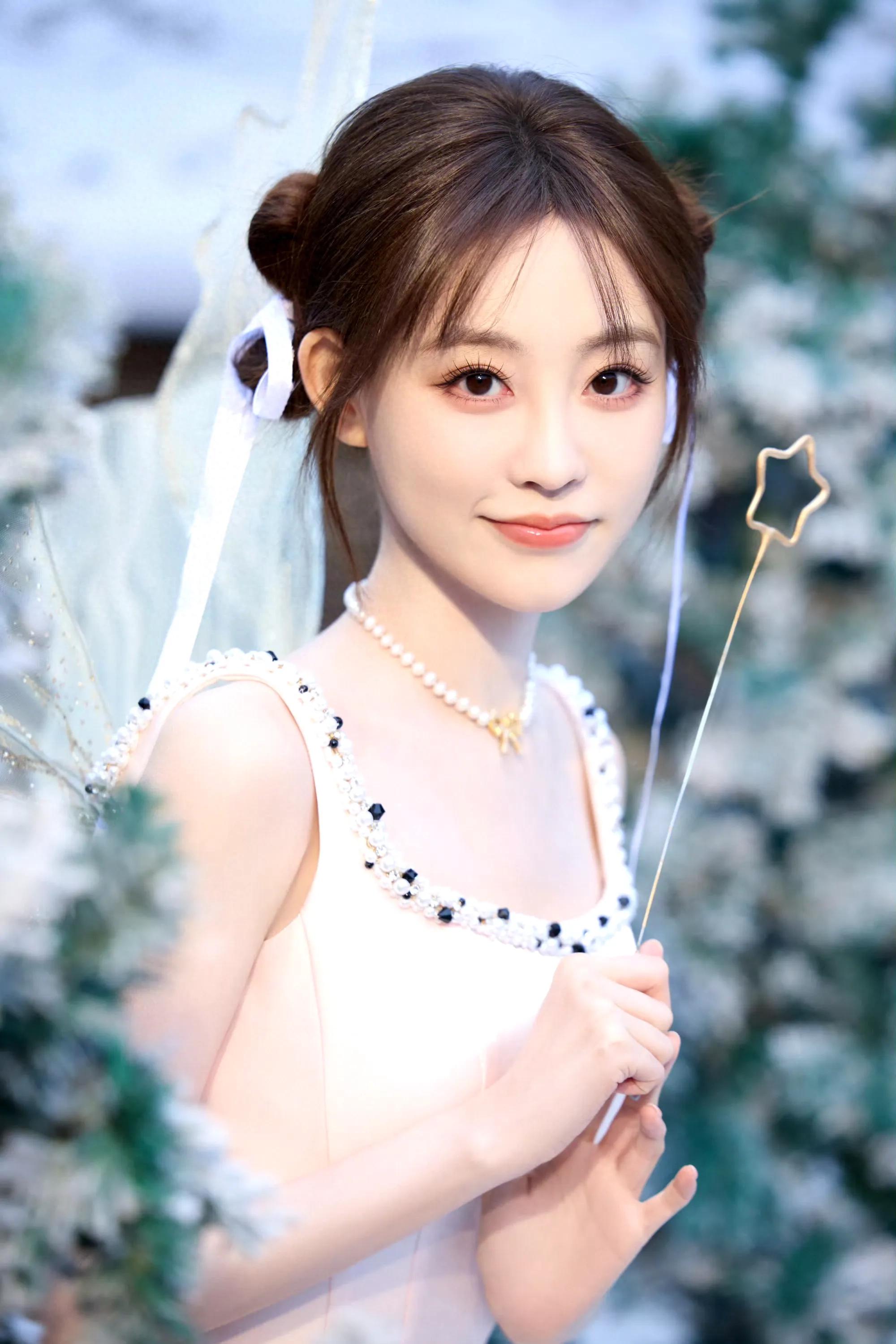 女星祝绪丹公主造型：水灵灵大眼睛的美女
