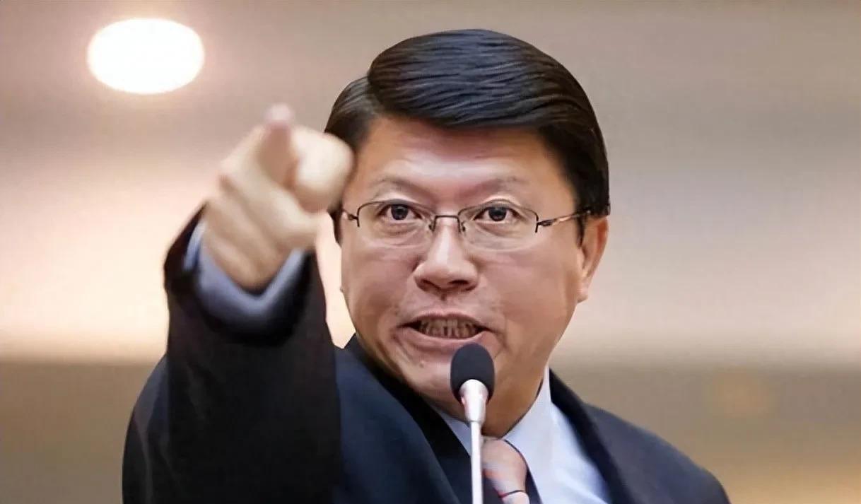 “一生只监督赖桑”的谢龙介能躲过一劫吗？国民党台南市党部涉伪造罢免文书案今开庭