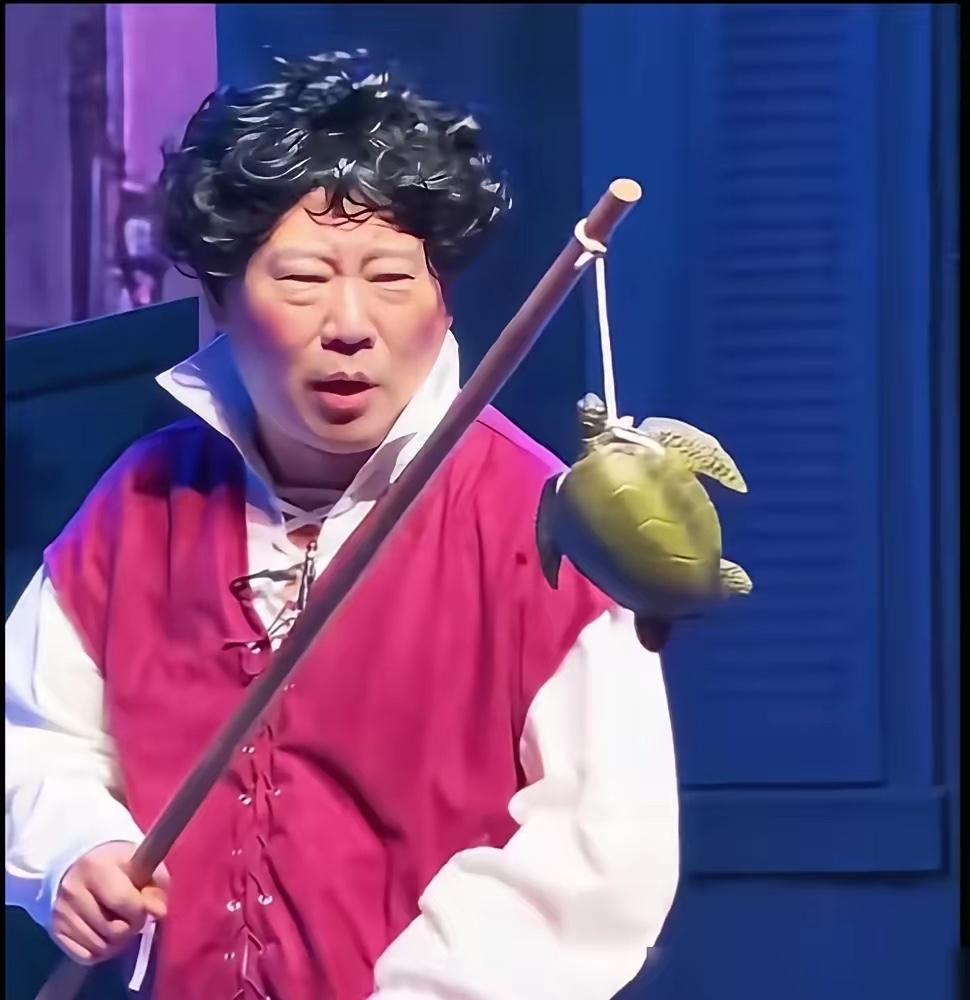 刚看了条新闻说，德云社有位头牌徒弟合约到期，宣布不续约了。郭德纲没挽留，还官博发