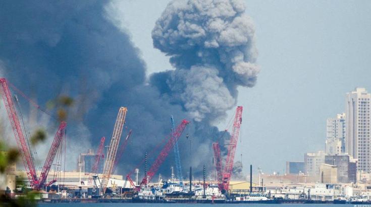 伊朗的反击比想象中更迅猛！6轮导弹洗地后，美国第五舰队总部也遭到袭击。可令人没想