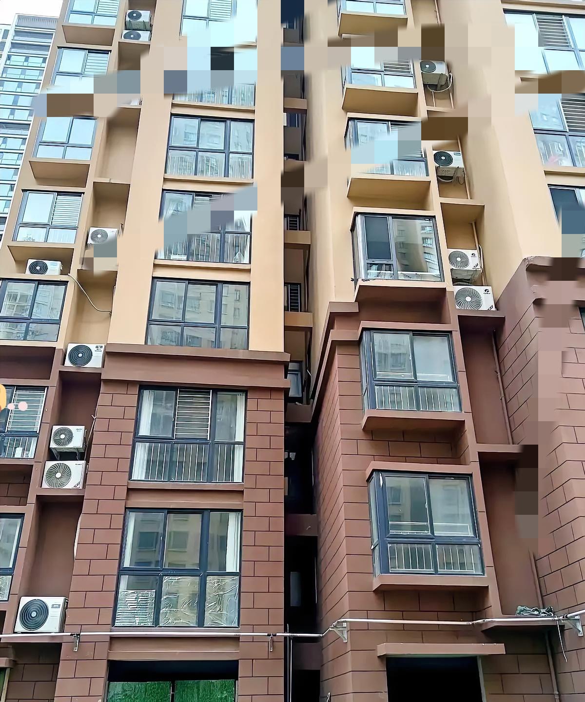 今天我那搞建筑的朋友酒后吐真言，可把我惊到了！他说买高层要是怕漏水，一楼二楼千万