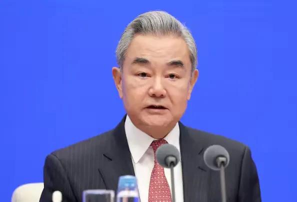 今天上海人工智能大会，直接搞出一件轰动全球的大事，说直白点：未来几十年的AI话语