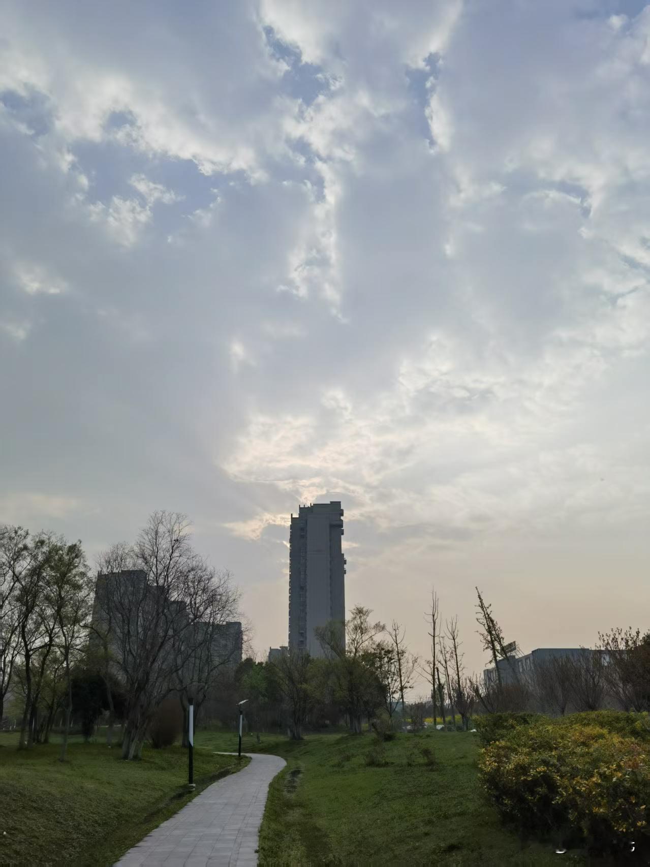 人老了，能占上这10点，就是受欢迎的老人1、有退休金哪怕每月退休金不多，两千