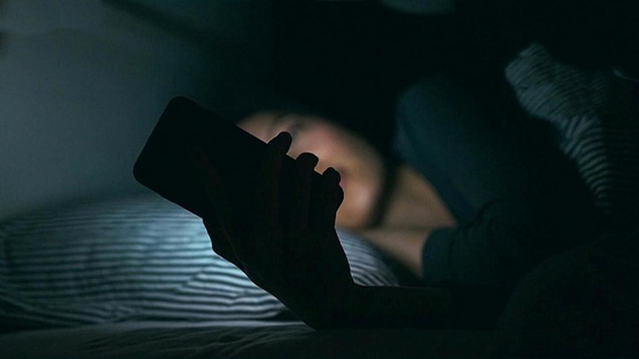 医生告诫：睡觉若有这2表现，那癌症离你很近了，立即就医！睡觉质量差，习惯了就