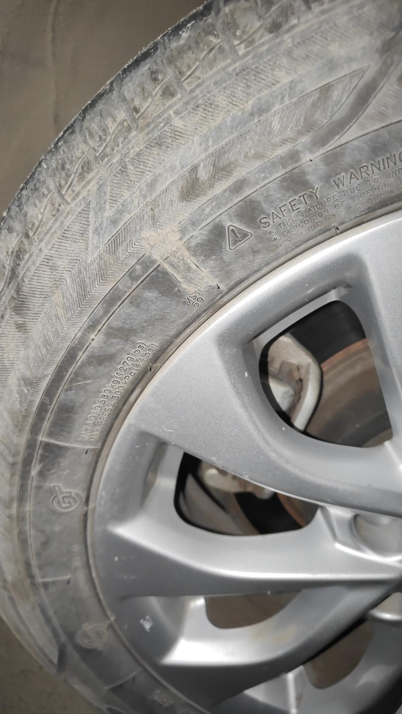 轮胎胎壁有条小划痕我在网上十块钱买了补胎液补好了这轮胎能正常用吗？过完年要