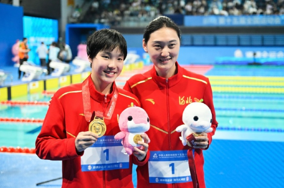 2012年伦敦奥运，16岁的叶诗文以4分28秒43打破400米混合泳世界纪录，惊