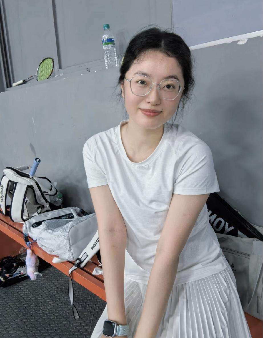 前几天，我棠弟娶了个山东农村姑娘。大学本科学历，在小学任教，工作稳定。车子、房子