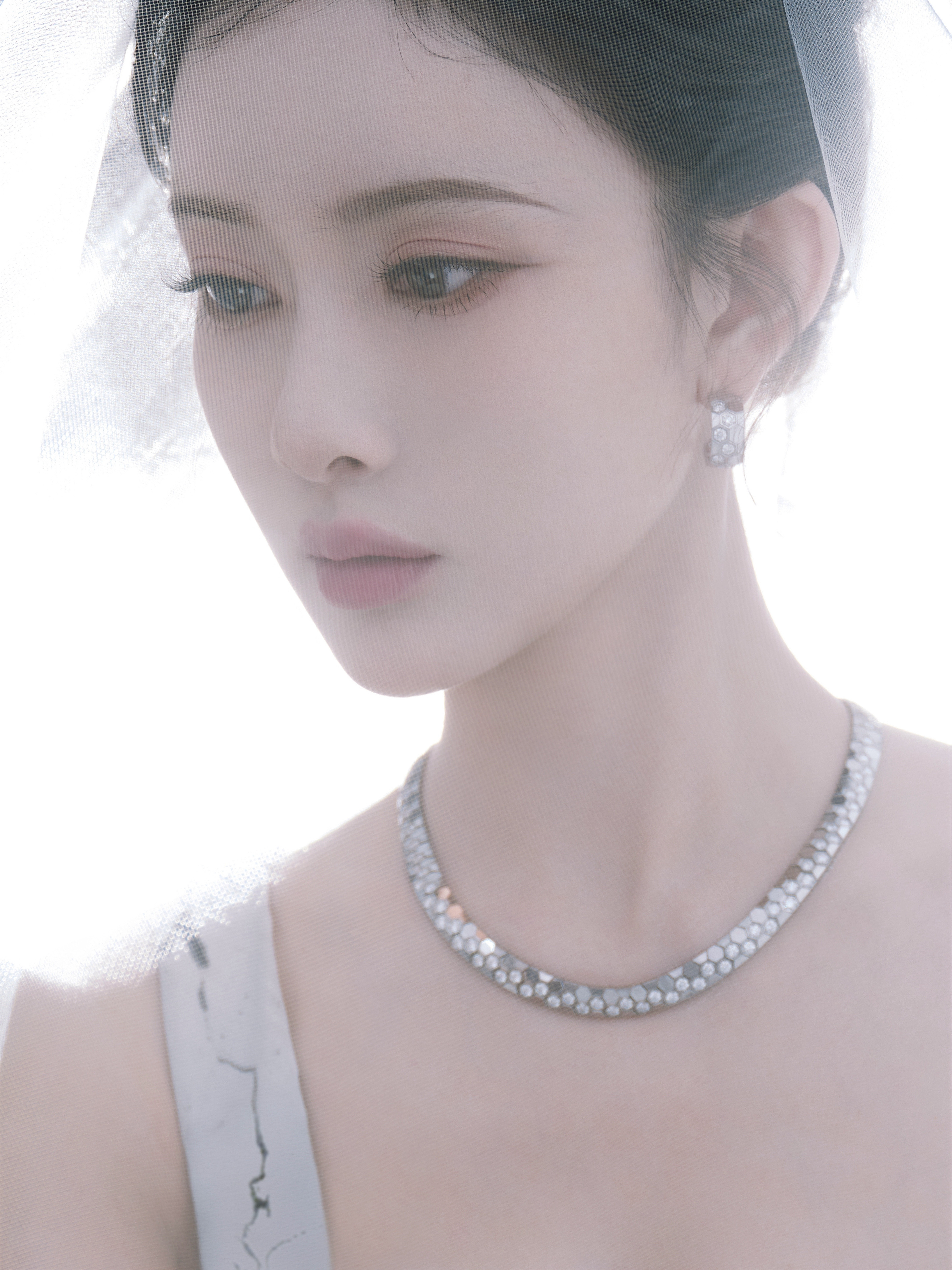 孟子义×2025爱奇艺尖叫之夜孟姐今日尖叫之夜造型大片，一袭Julien