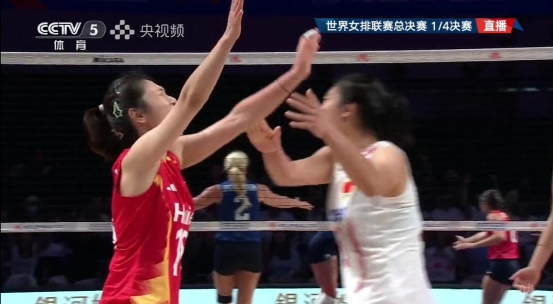 中国女排乘胜追击，再拿1局胜利！第3局25-20胜！中国女排2：1领先！比
