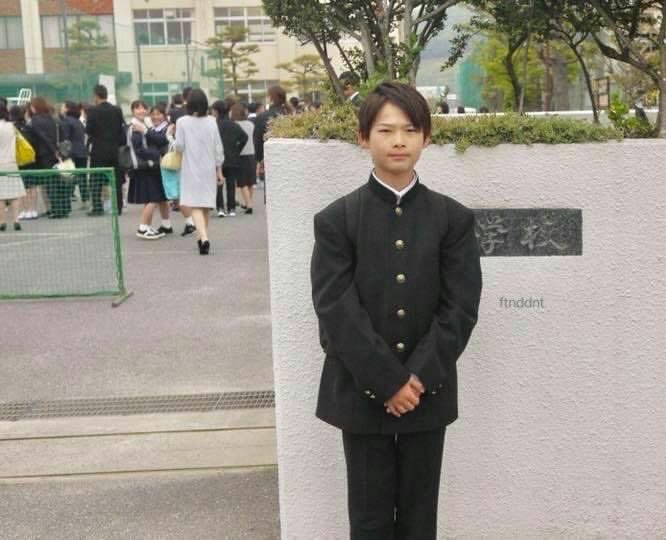 在家长面前端端正正，私底下狂妄脱掉
