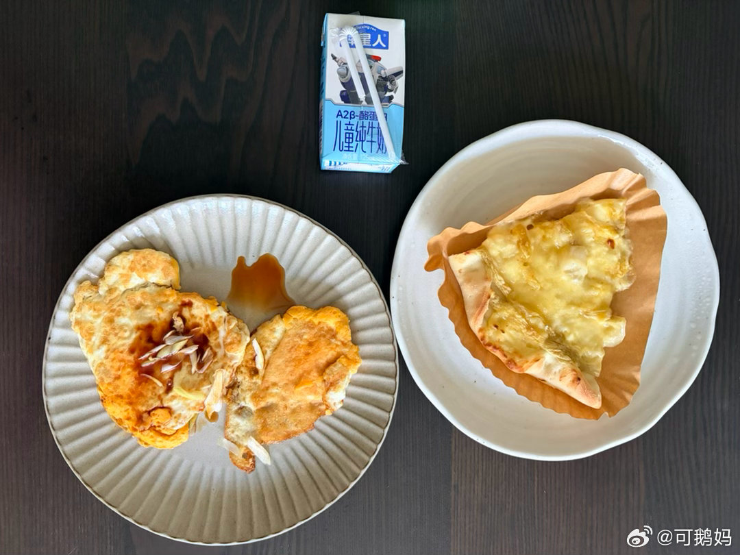今日份小学生早餐🥣煎荷包蛋、榴莲披萨、牛奶简单吃饭​​​