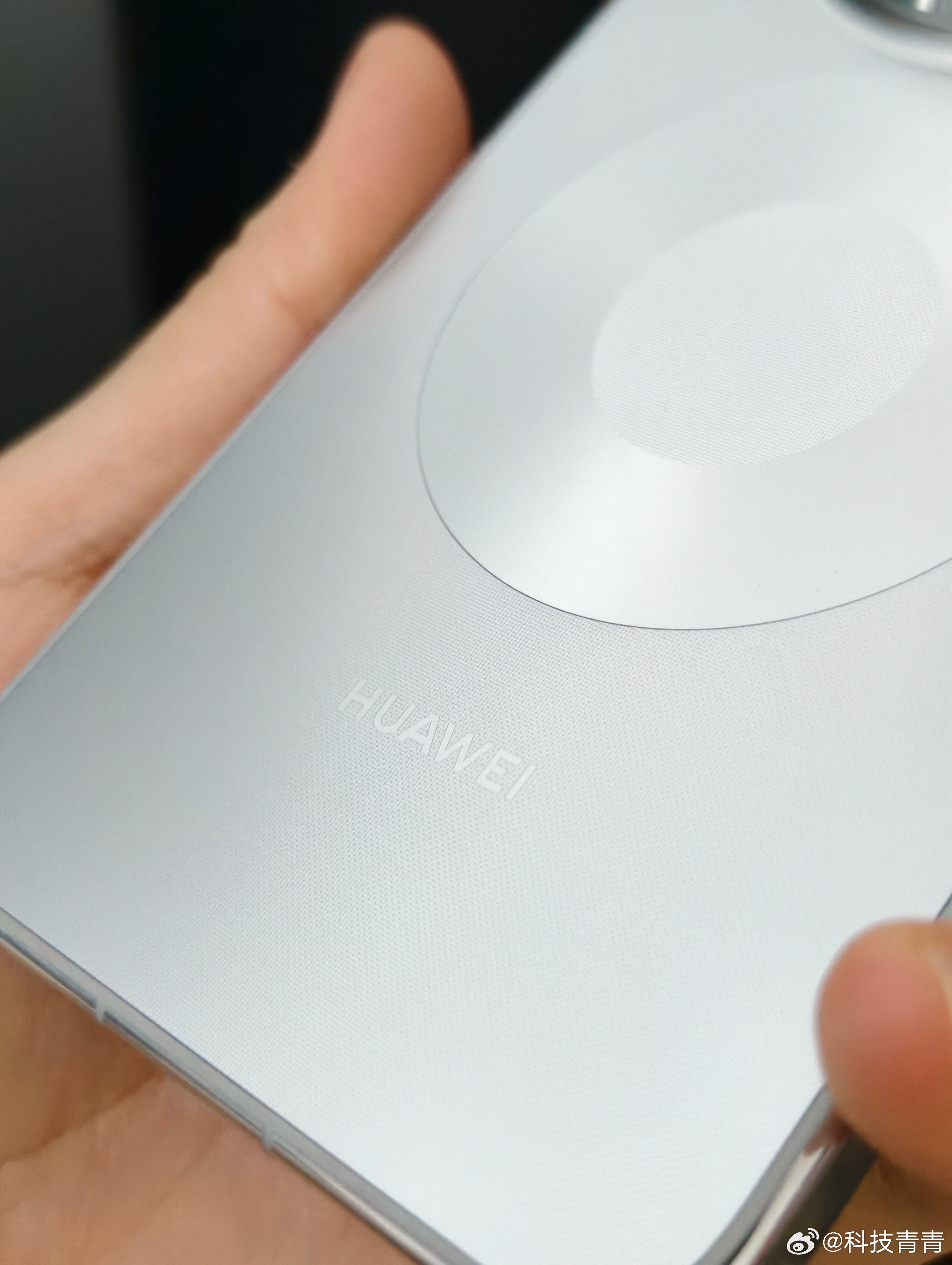 这代的Mate80系列上的麒麟9030Pro芯片搭配上鸿蒙6的体验已经相当好