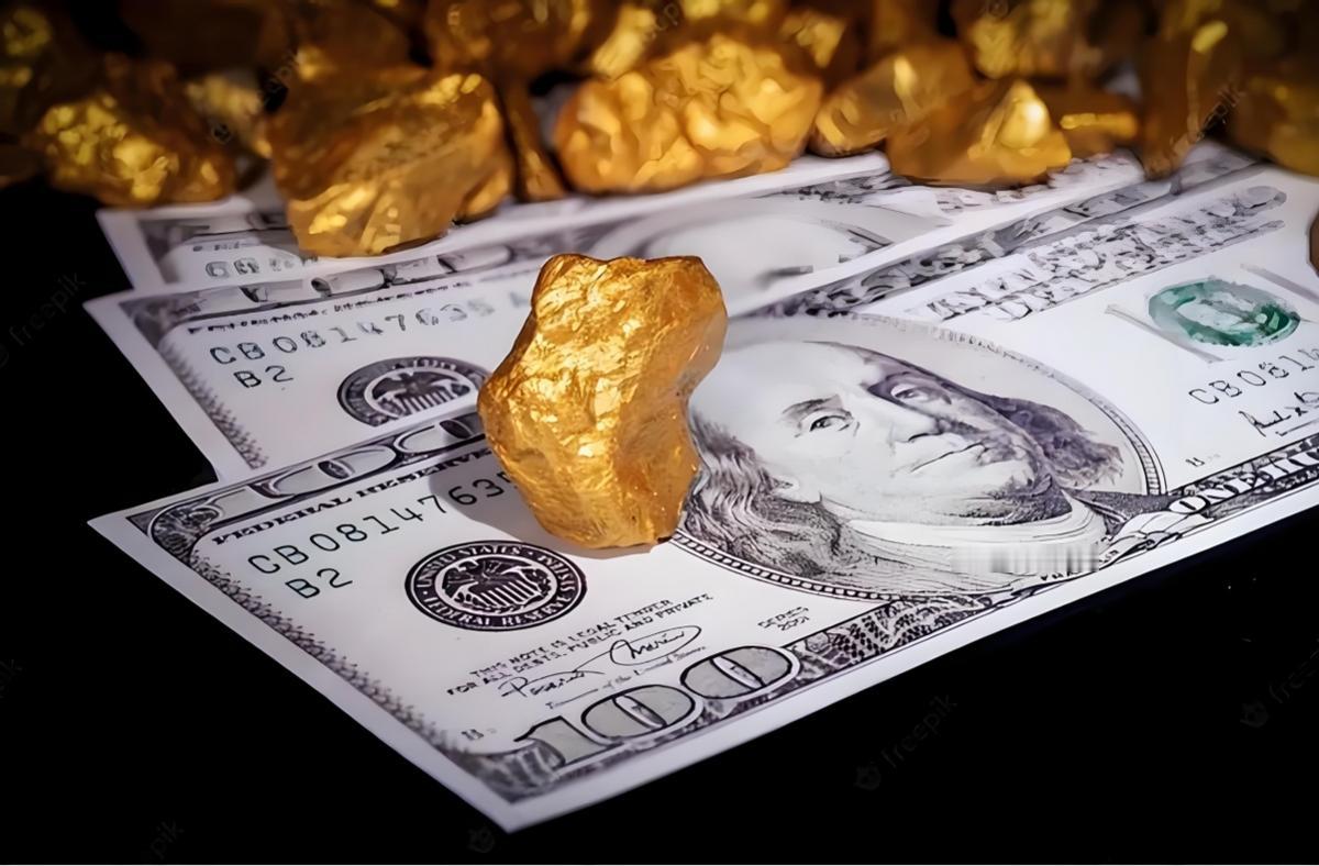 现在是美元想贬值，但中国顶着不让！因为从历史的经验来看，这意味着美国又想走“