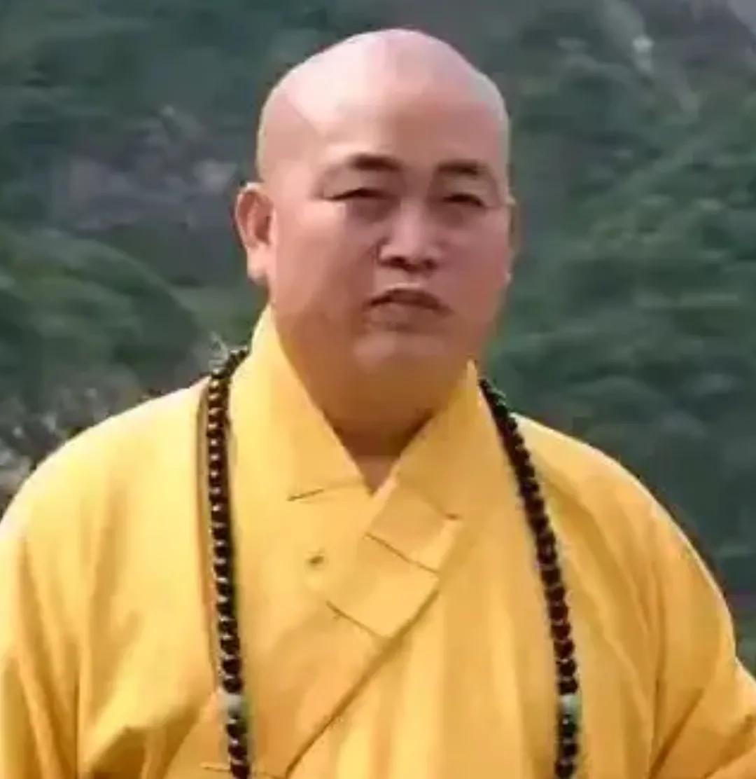 这次释永信怕是真的出事了，记者采访少林寺方面，得到的回复是“等官方消息”，这话的