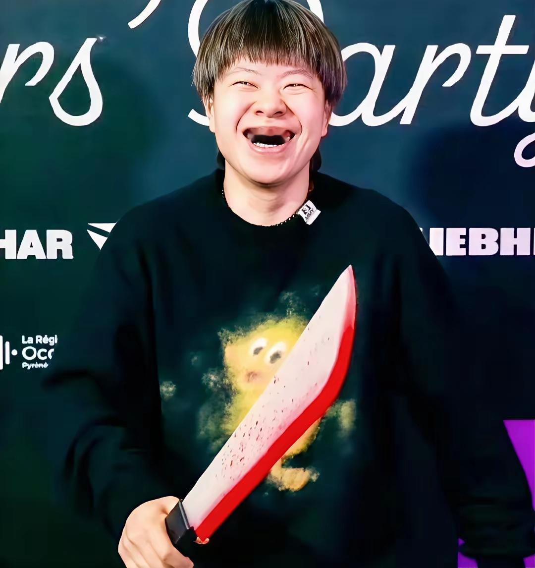 大迪赢球的秘诀是这把大刀！[捂脸哭][大笑]网友太有才了，说大迪今晚赢球的秘密武