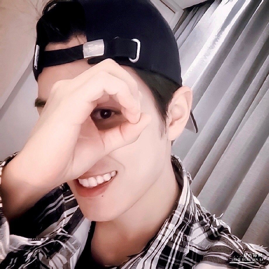肖战自拍达人上线！阳光帅气大男孩~​​​