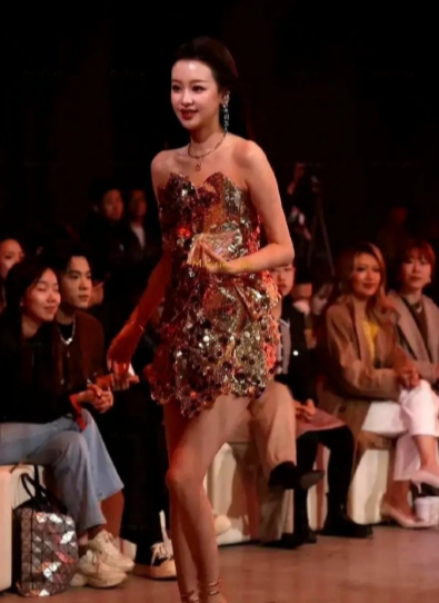 那么漂亮的女神，居然也离婚了，实在搞不懂！​​​