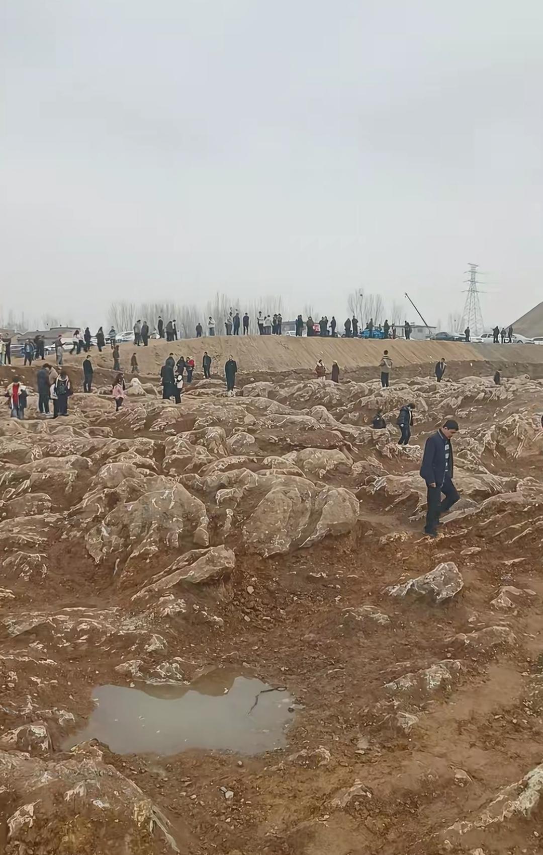 想想，高铁穿越5亿年前的海底，我们人类多么幸运！我觉得可以实现工程与景观的完